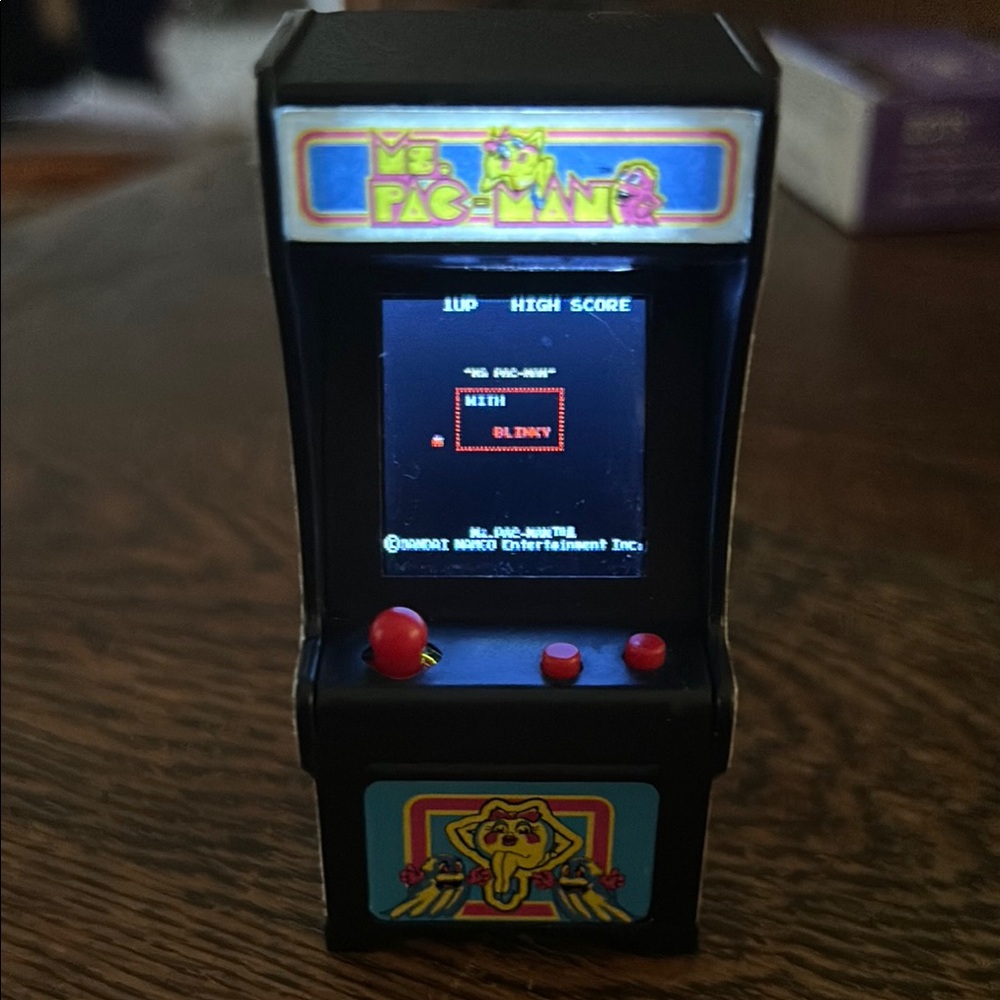 Ms Pac-Man Mini Arcade Console Keychain - Picture 7 of 10